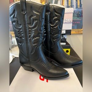 Soda Reno Boot Size 8 Black